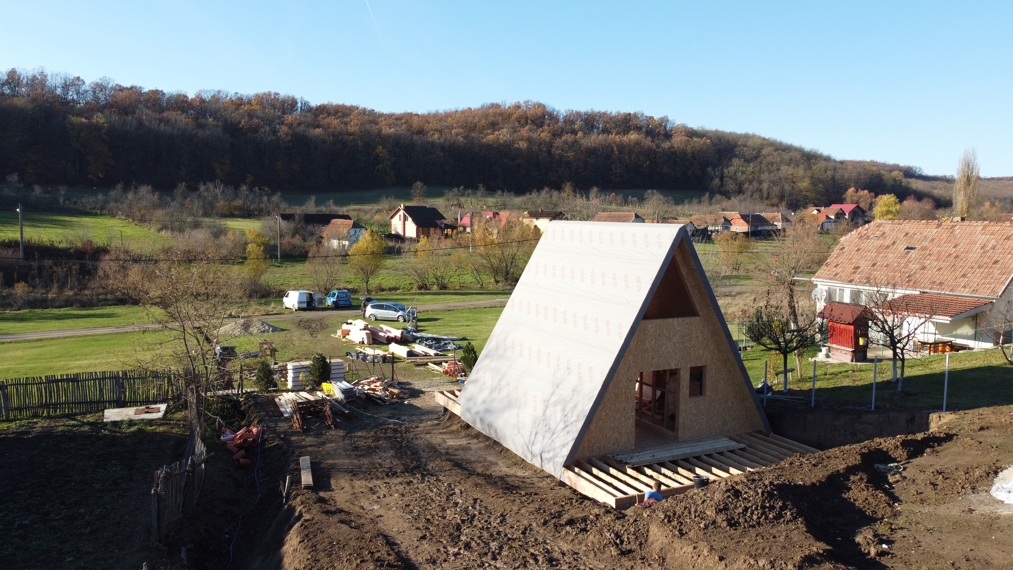 Constructie La Rosu Cabana A Frame Salciua Noua