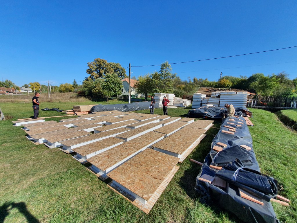 Panouri SIP planseu peste fundatie