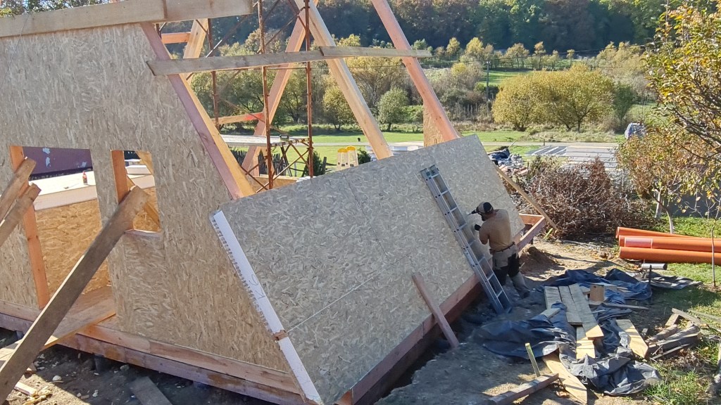 panuri SIP la acoperis casa a frame