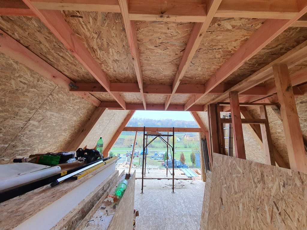 pereti tip framing si planseu din grinzi de lemn